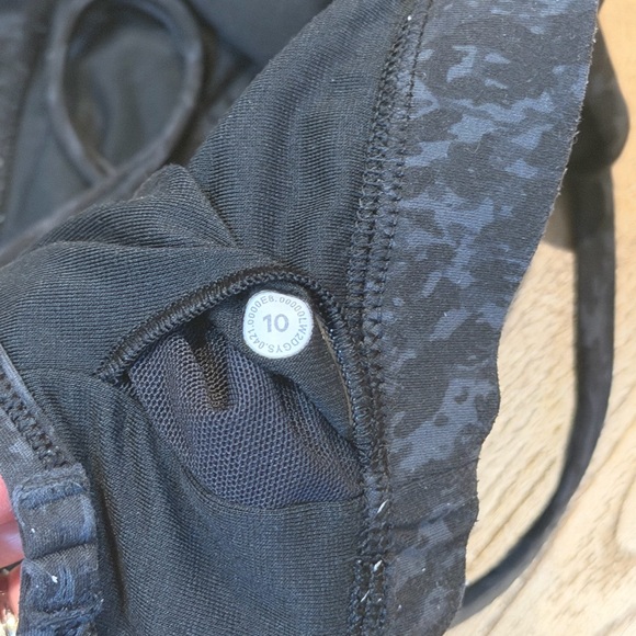 Lululemon Razor Back Black Patterned Sports Bra - Picture 4 of 4